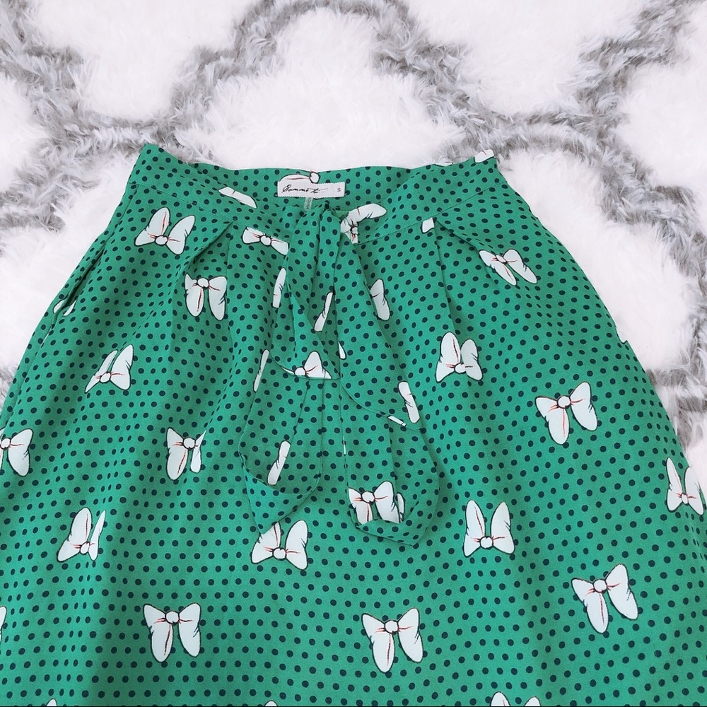 Prose amongst bows skirt